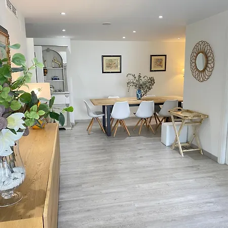 Homely Marbel Center Vistas Al Mar Apartment *