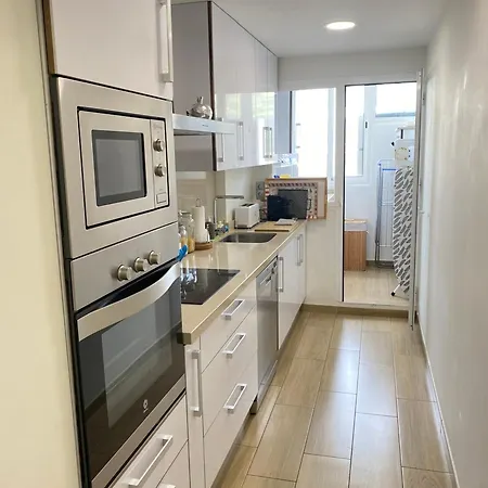 Homely Marbel Center Vistas Al Mar Apartment *