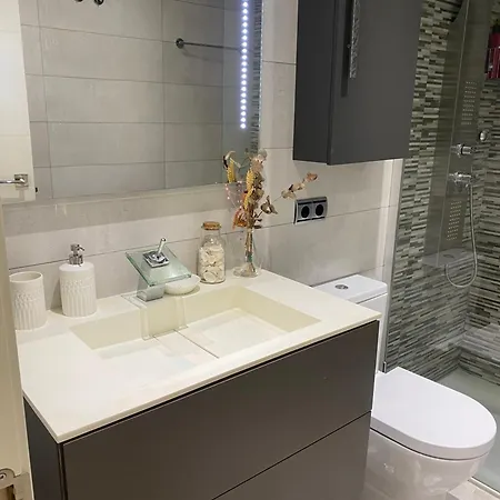 Homely Marbel Center Vistas Al Mar Апартаменты *